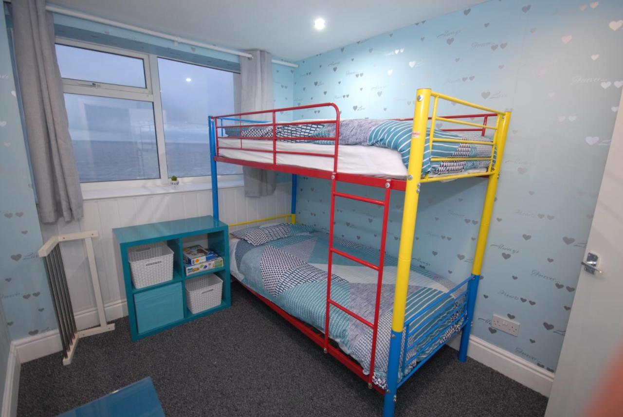 The Coast Bed & Breakfast Блекпул Екстериор снимка